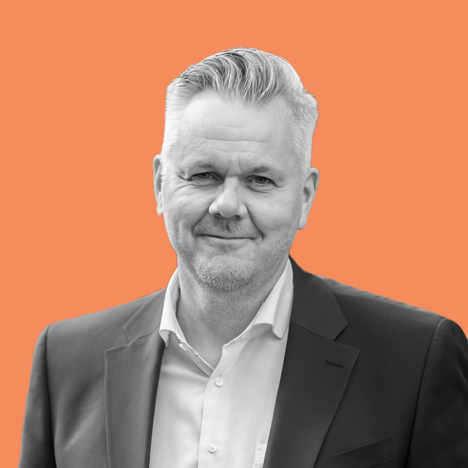 Wenn Warten die teuerste Entscheidung wird: Ungeplante Unternehmensnachfolge kann Millionen vernichten 2 backgroundcut edit 1 - neumacher Unternehmensberatung